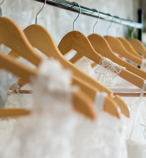 Atelier di Abiti da Sposi a Candiolo - Torino - disegno dell'abito da sposa